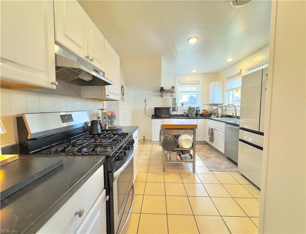 16 Dahlgren AVE, Portsmouth, VA 23702