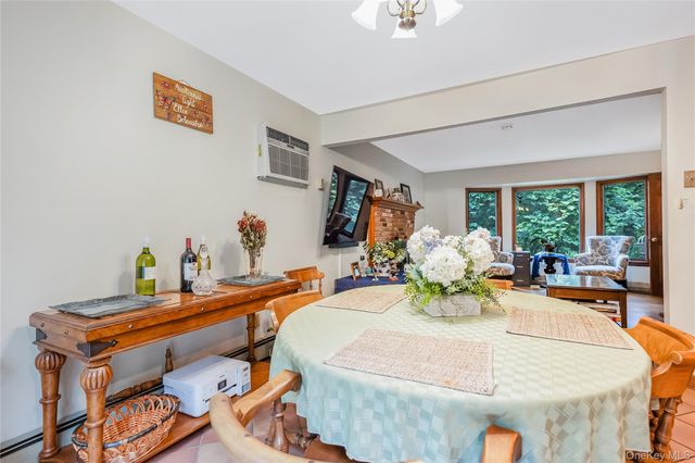21 Sams Path, Rocky Point, NY 11778