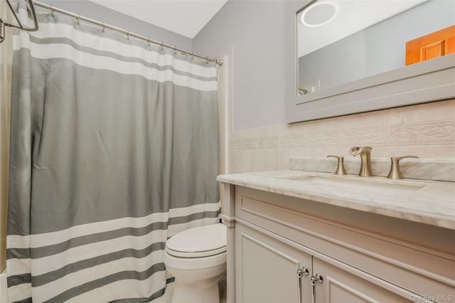 21 Sams Path, Rocky Point, NY 11778