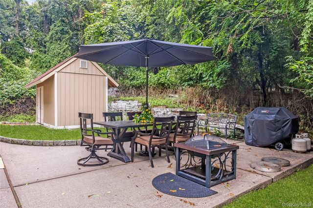 21 Sams Path, Rocky Point, NY 11778