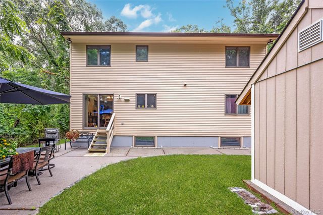21 Sams Path, Rocky Point, NY 11778