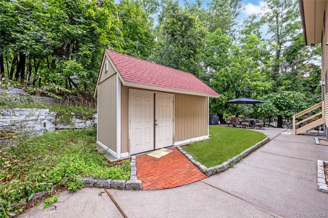 21 Sams Path, Rocky Point, NY 11778