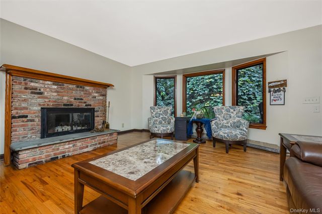 21 Sams Path, Rocky Point, NY 11778