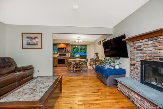 21 Sams Path, Rocky Point, NY 11778
