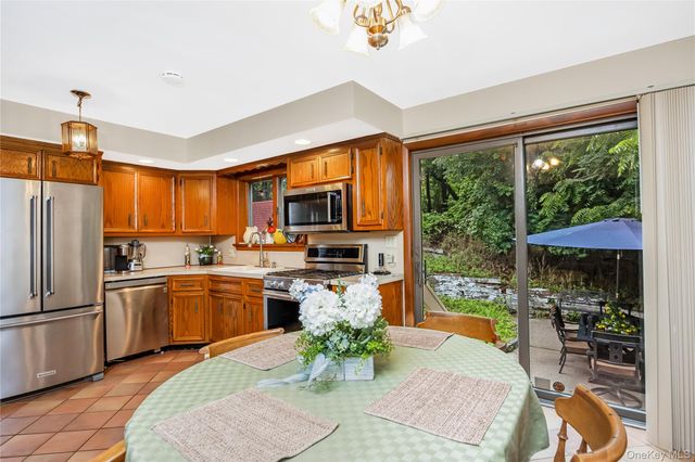 21 Sams Path, Rocky Point, NY 11778