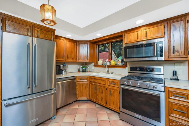 21 Sams Path, Rocky Point, NY 11778