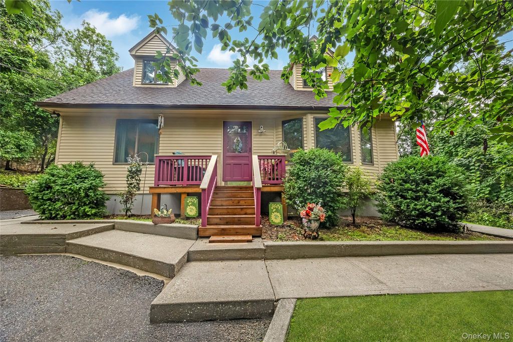 21 Sams Path, Rocky Point, NY 11778
