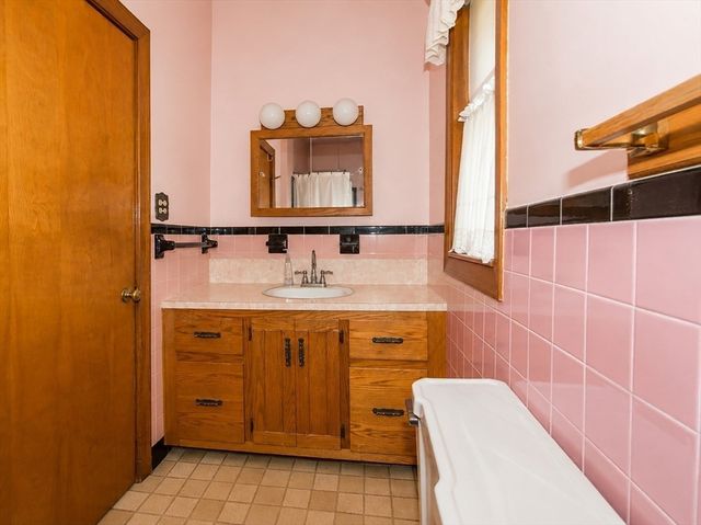 466 East Main Street, Chicopee, MA 01020