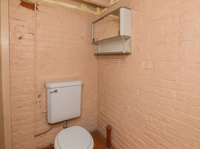 466 East Main Street, Chicopee, MA 01020