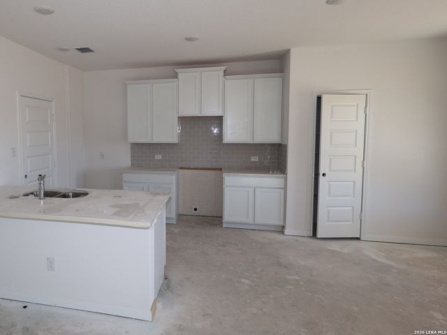 10438 White Hart Lane, Converse, TX 78109