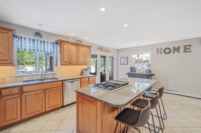3 Hampton Drive, Center Moriches, NY 11934