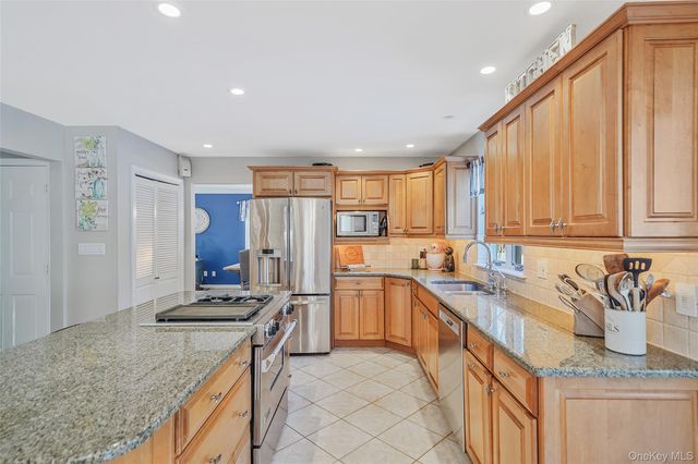 3 Hampton Drive, Center Moriches, NY 11934