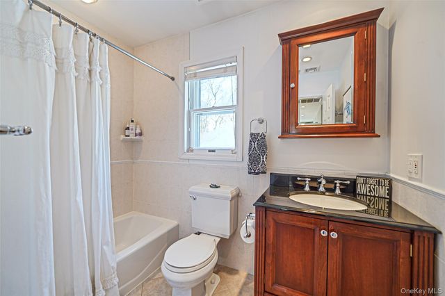 3 Hampton Drive, Center Moriches, NY 11934