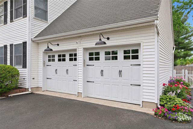 3 Hampton Drive, Center Moriches, NY 11934