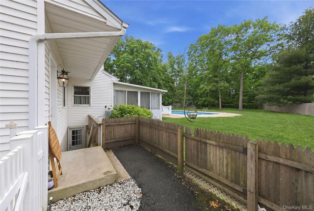 3 Hampton Drive, Center Moriches, NY 11934
