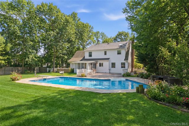 3 Hampton Drive, Center Moriches, NY 11934