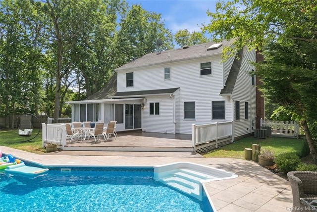 3 Hampton Drive, Center Moriches, NY 11934
