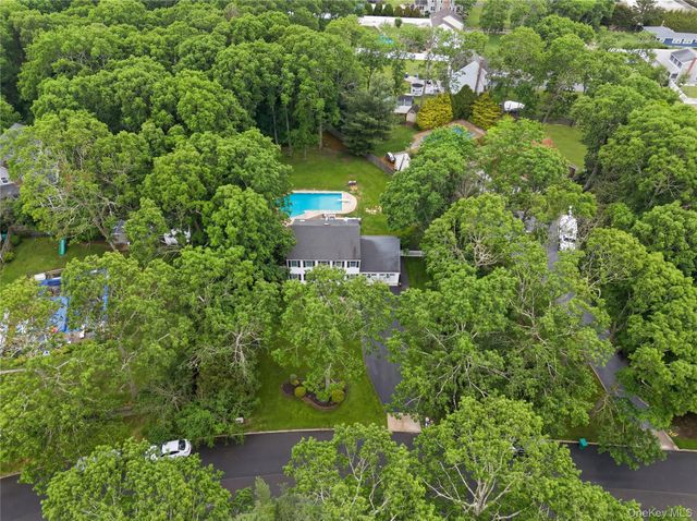 3 Hampton Drive, Center Moriches, NY 11934