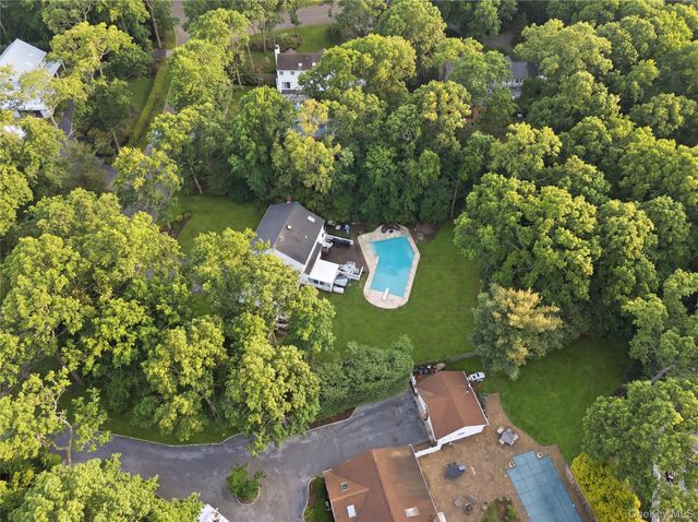 3 Hampton Drive, Center Moriches, NY 11934