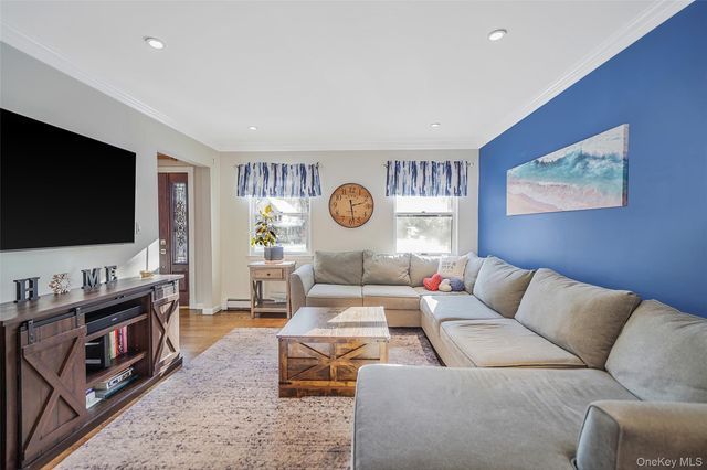 3 Hampton Drive, Center Moriches, NY 11934