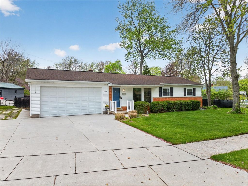 385 Hollywood Drive, Saline City, MI 48176
