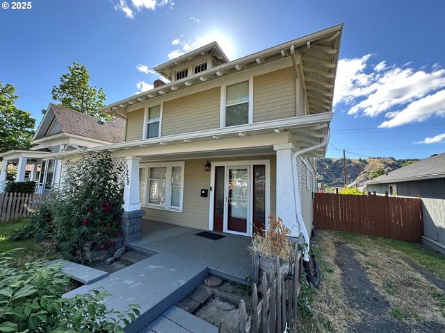 1258 Se PINE St, Roseburg, OR 97470