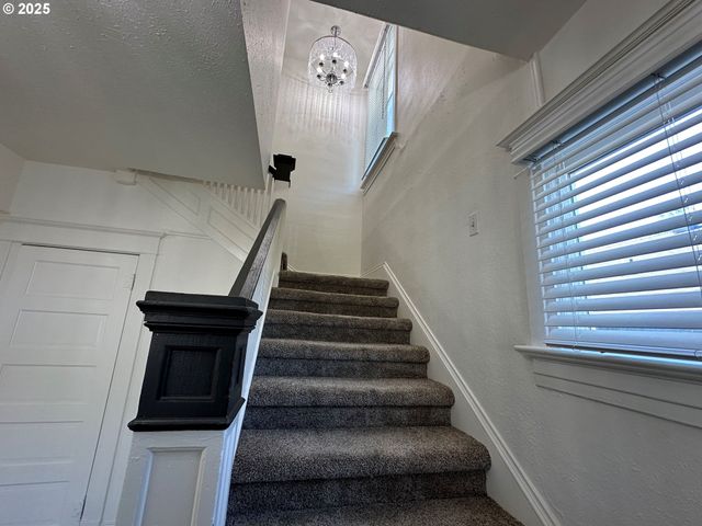 1258 Se PINE St, Roseburg, OR 97470