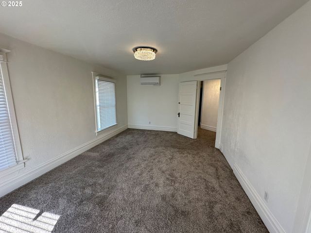 1258 Se PINE St, Roseburg, OR 97470