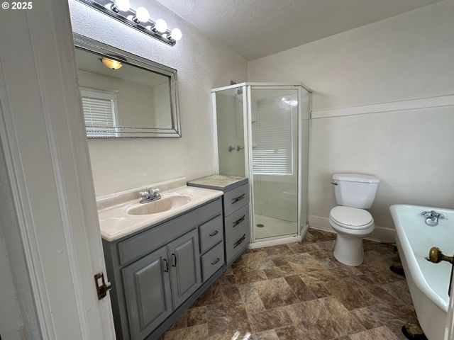 1258 Se PINE St, Roseburg, OR 97470