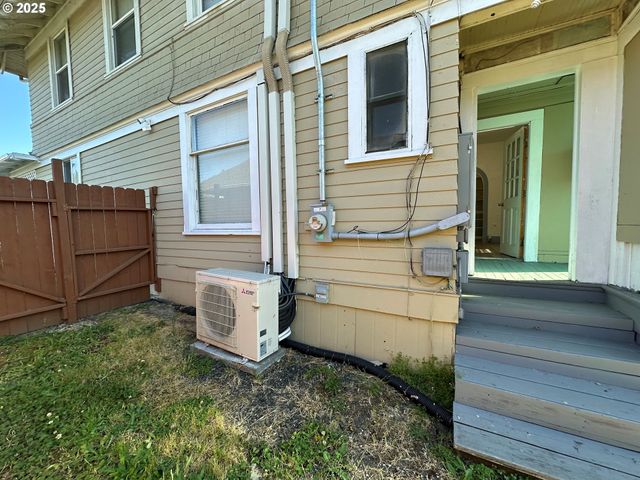 1258 Se PINE St, Roseburg, OR 97470
