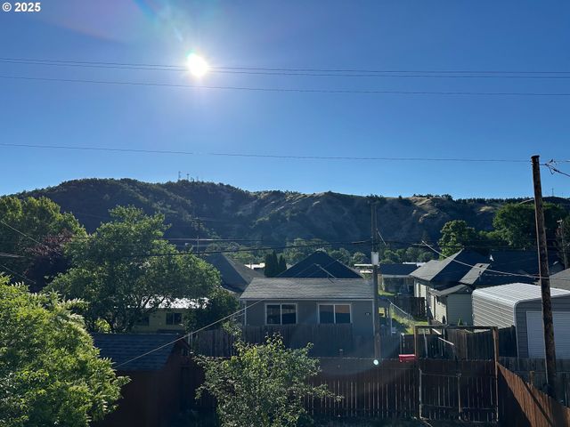 1258 Se PINE St, Roseburg, OR 97470