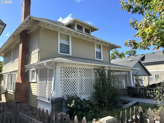 1258 Se PINE St, Roseburg, OR 97470