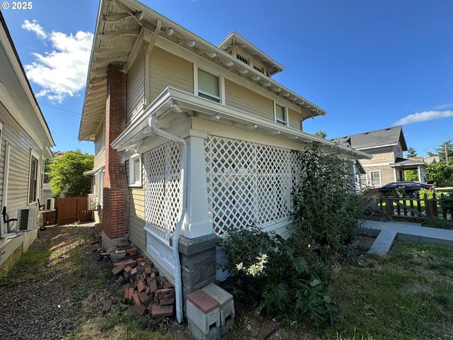 1258 Se PINE St, Roseburg, OR 97470