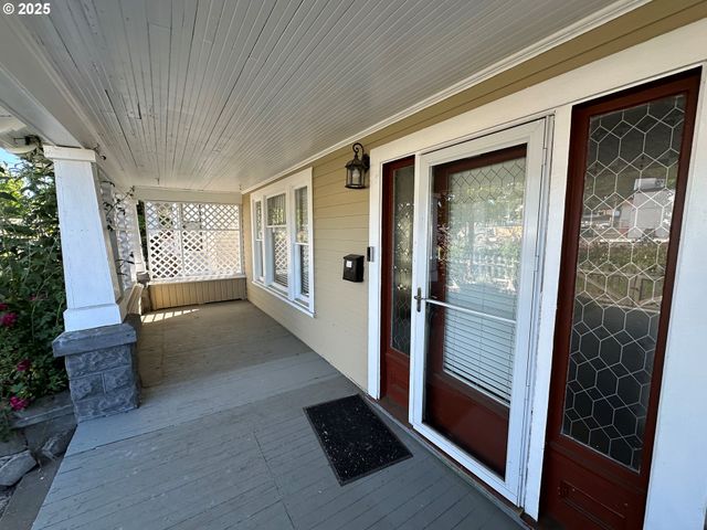 1258 Se PINE St, Roseburg, OR 97470