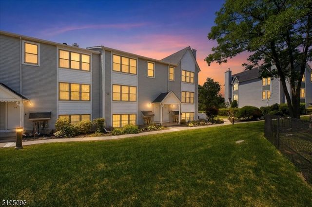 52 Burlington Ct 52, Hamburg Boro, NJ 07419