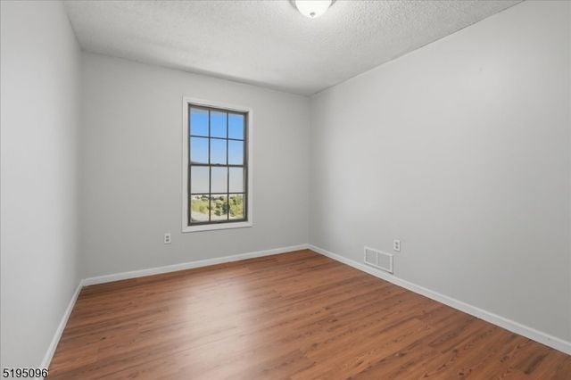 52 Burlington Ct 52, Hamburg Boro, NJ 07419