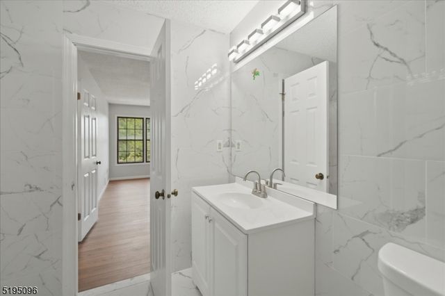 52 Burlington Ct 52, Hamburg Boro, NJ 07419
