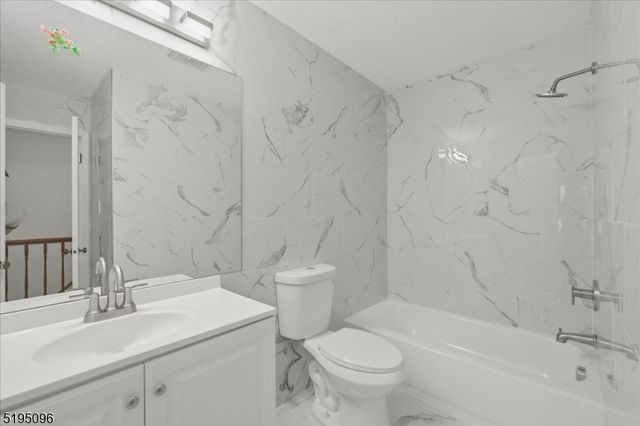 52 Burlington Ct 52, Hamburg Boro, NJ 07419