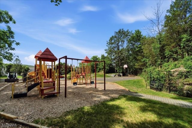 52 Burlington Ct 52, Hamburg Boro, NJ 07419