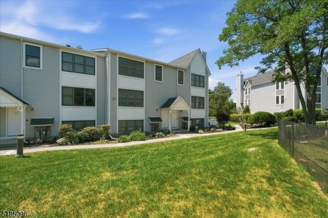 52 Burlington Ct 52, Hamburg Boro, NJ 07419