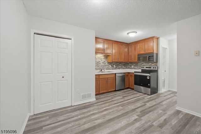 52 Burlington Ct 52, Hamburg Boro, NJ 07419
