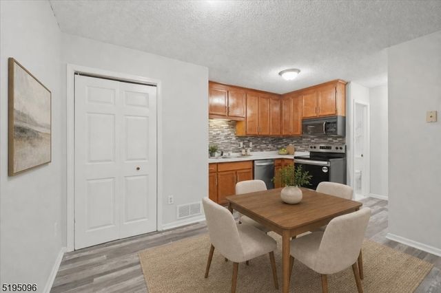 52 Burlington Ct 52, Hamburg Boro, NJ 07419