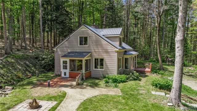 11382 Blanchard Road, Holland, NY 14080