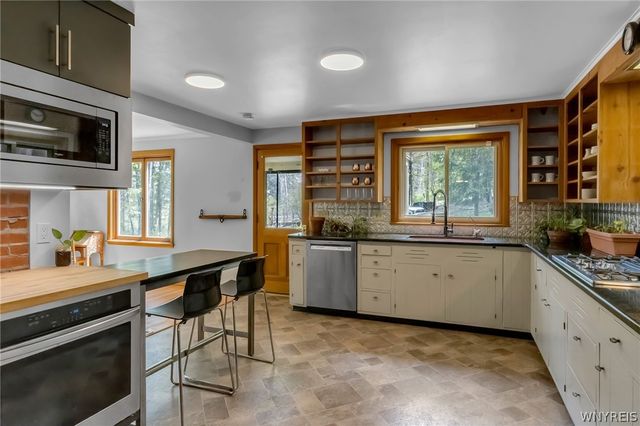 11382 Blanchard Road, Holland, NY 14080