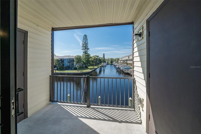 372 MOORINGS COVE DRIVE 372, Tarpon Springs, FL 34689