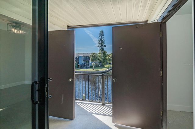 372 MOORINGS COVE DRIVE 372, Tarpon Springs, FL 34689