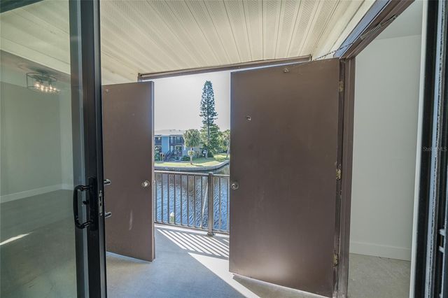 372 MOORINGS COVE DRIVE 372, Tarpon Springs, FL 34689