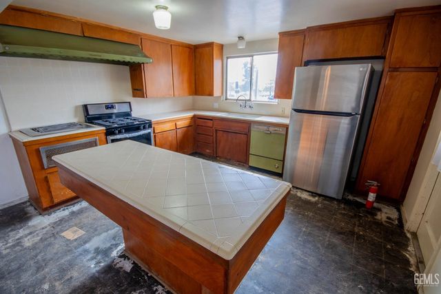 3800 Columbus Street, Bakersfield, CA 93306