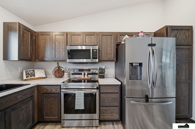 2280 NW 57Th Street, Lincoln, NE 68528