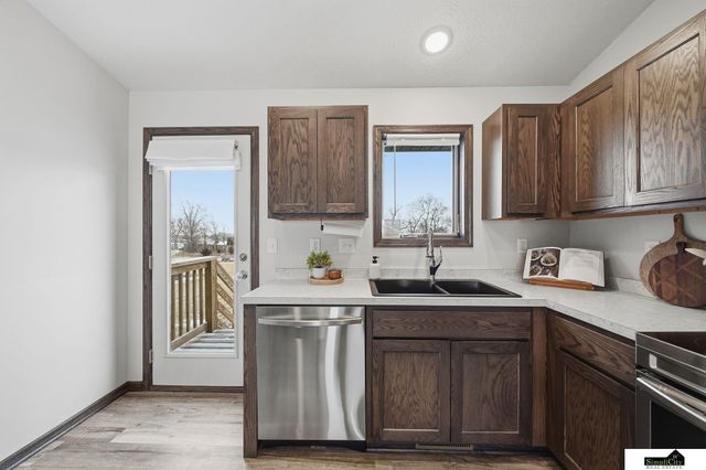 2280 NW 57Th Street, Lincoln, NE 68528